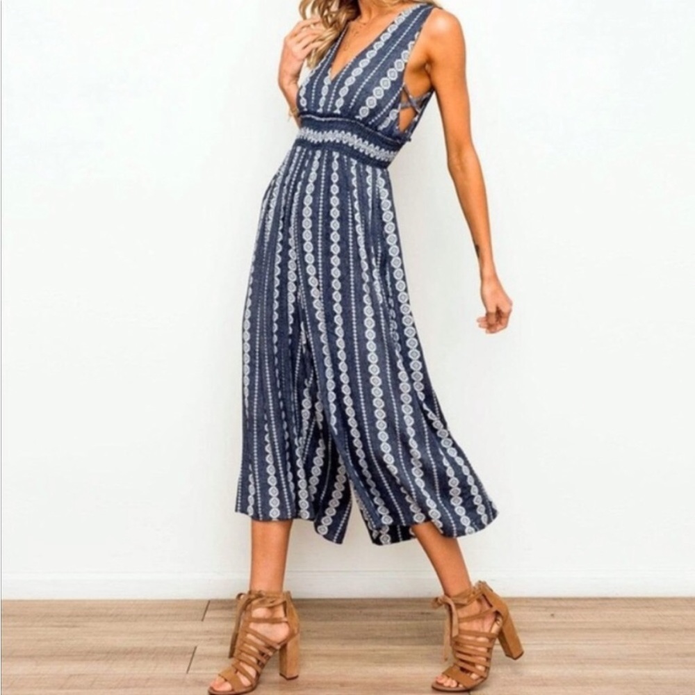 Hem and Thread jumpsuit - Picture 2 of 11